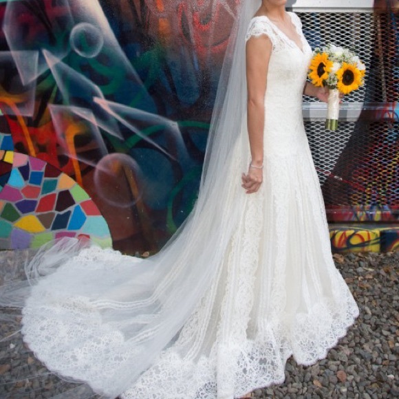 Wedding dress! - Picture 7 of 7